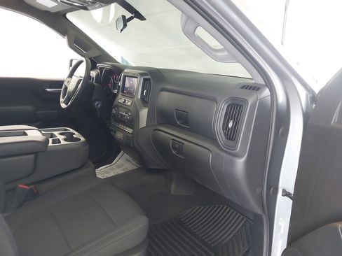 Used 2020 Chevrolet Silverado 1500 Custom w/ Custom Convenience Package AWD/4WD image 29