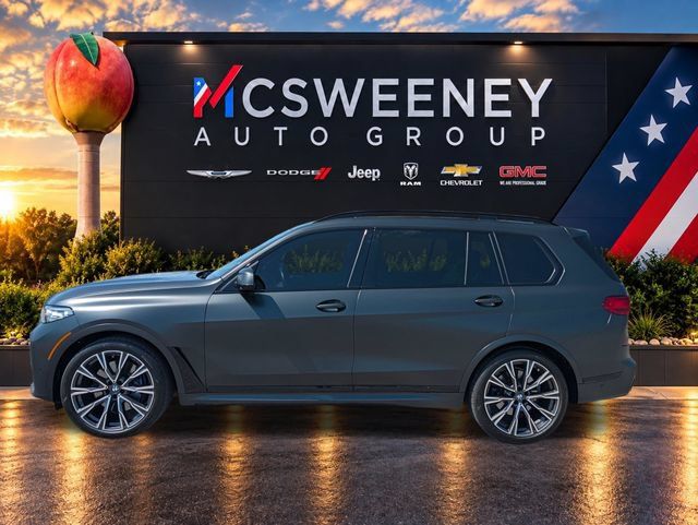 Used 2022 BMW X7 xDrive40i w/ M Sport Package AWD/4WD image 2