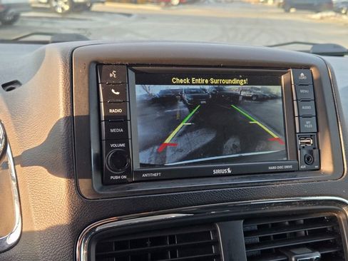 Used 2016 Dodge Grand Caravan SXT w/ UConnect Hands-Free Group image 32