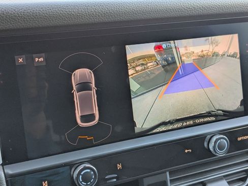 Certified 2025 Porsche Macan image 19