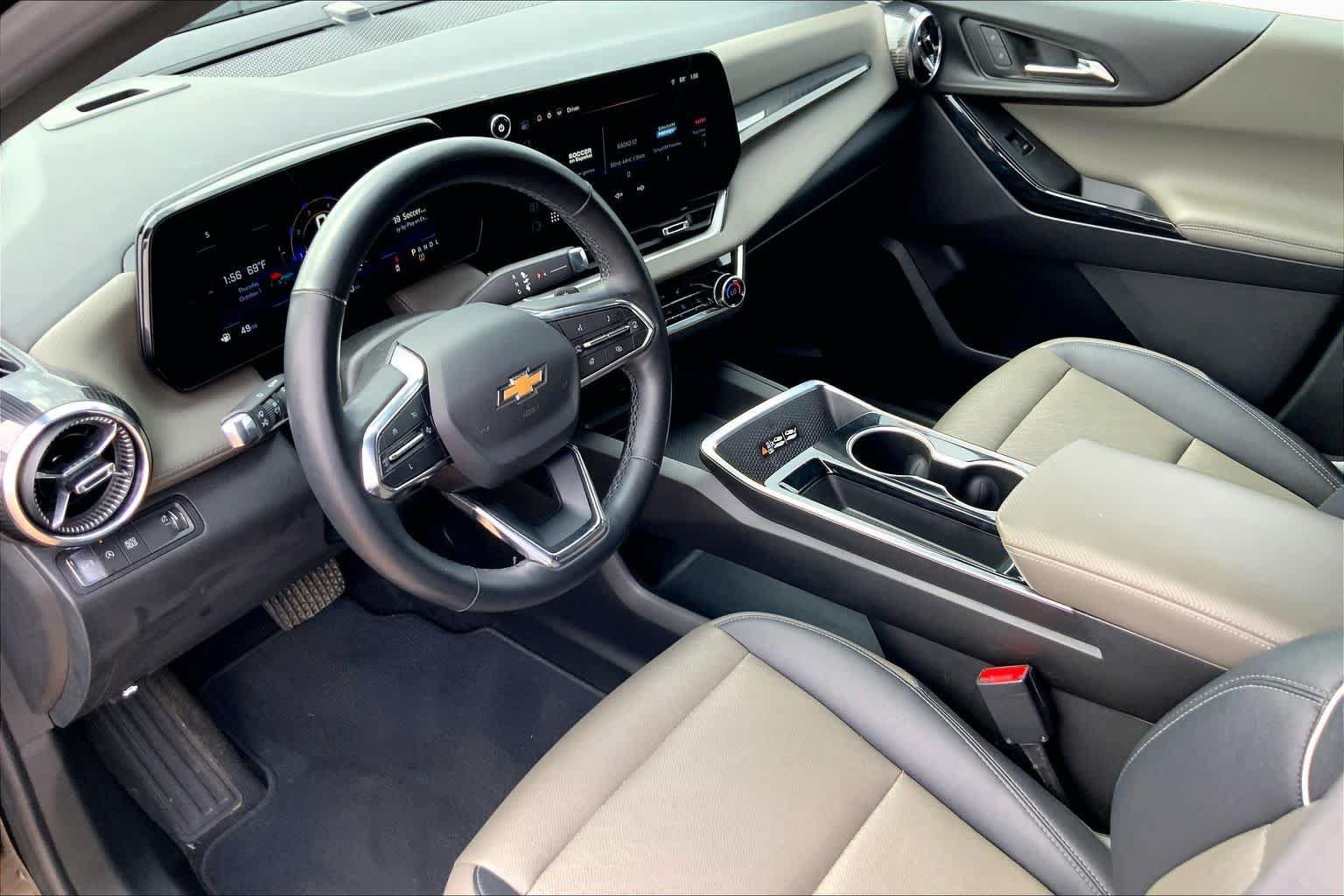 Used 2025 Chevrolet Equinox LT w/ Convenience Package II FWD image 17