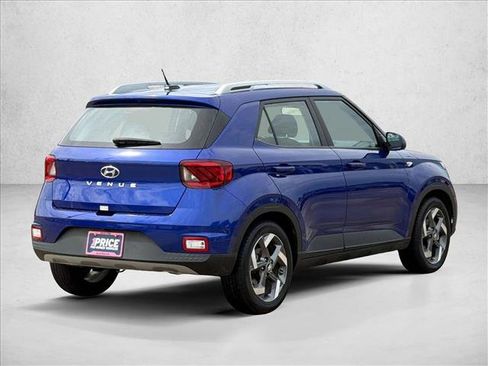Used 2025 Hyundai Venue SEL FWD image 5