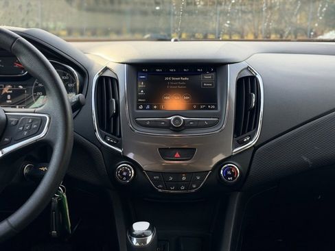 Used 2019 Chevrolet Cruze LT image 20