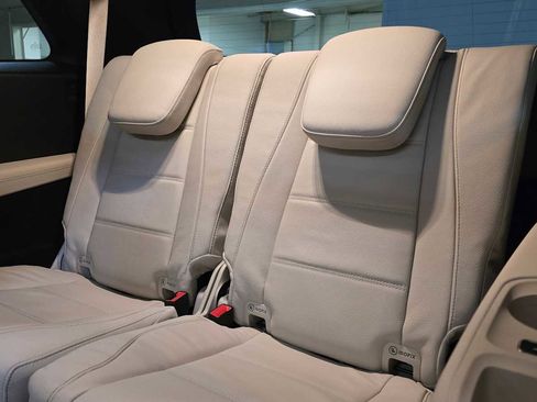 New 2026 Mercedes-Benz GLS 580 4MATIC image 18