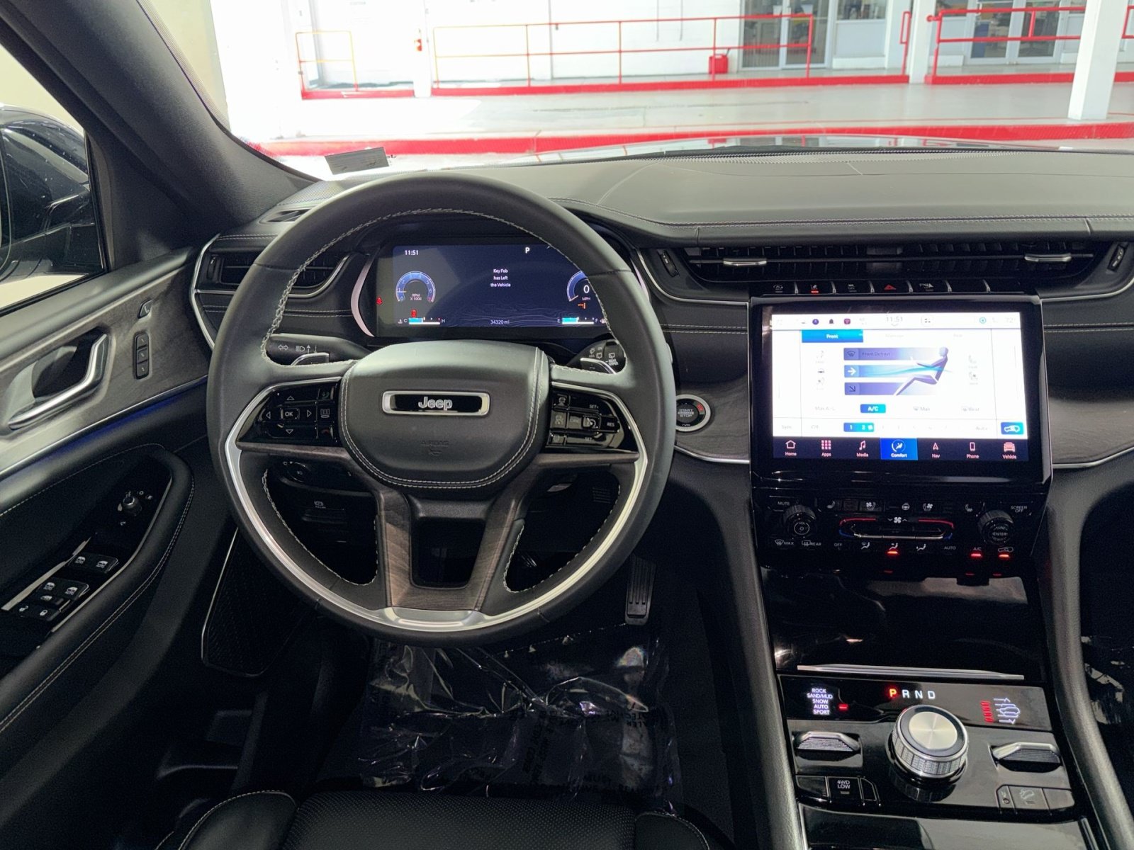 Used 2023 Jeep Grand Cherokee Overland w/ Luxury Tech Group IV AWD/4WD image 16