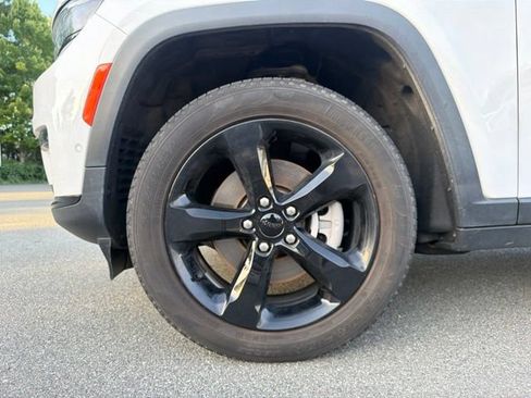 Used 2022 Jeep Grand Cherokee L Limited w/ Luxury Tech Group II AWD/4WD image 11