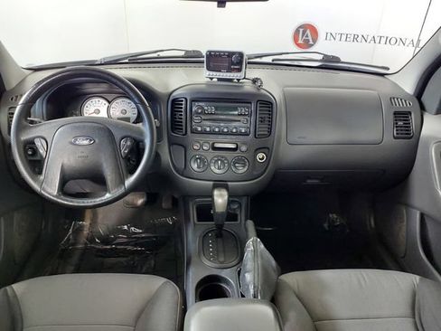 Used 2005 Ford Escape XLS FWD image 11