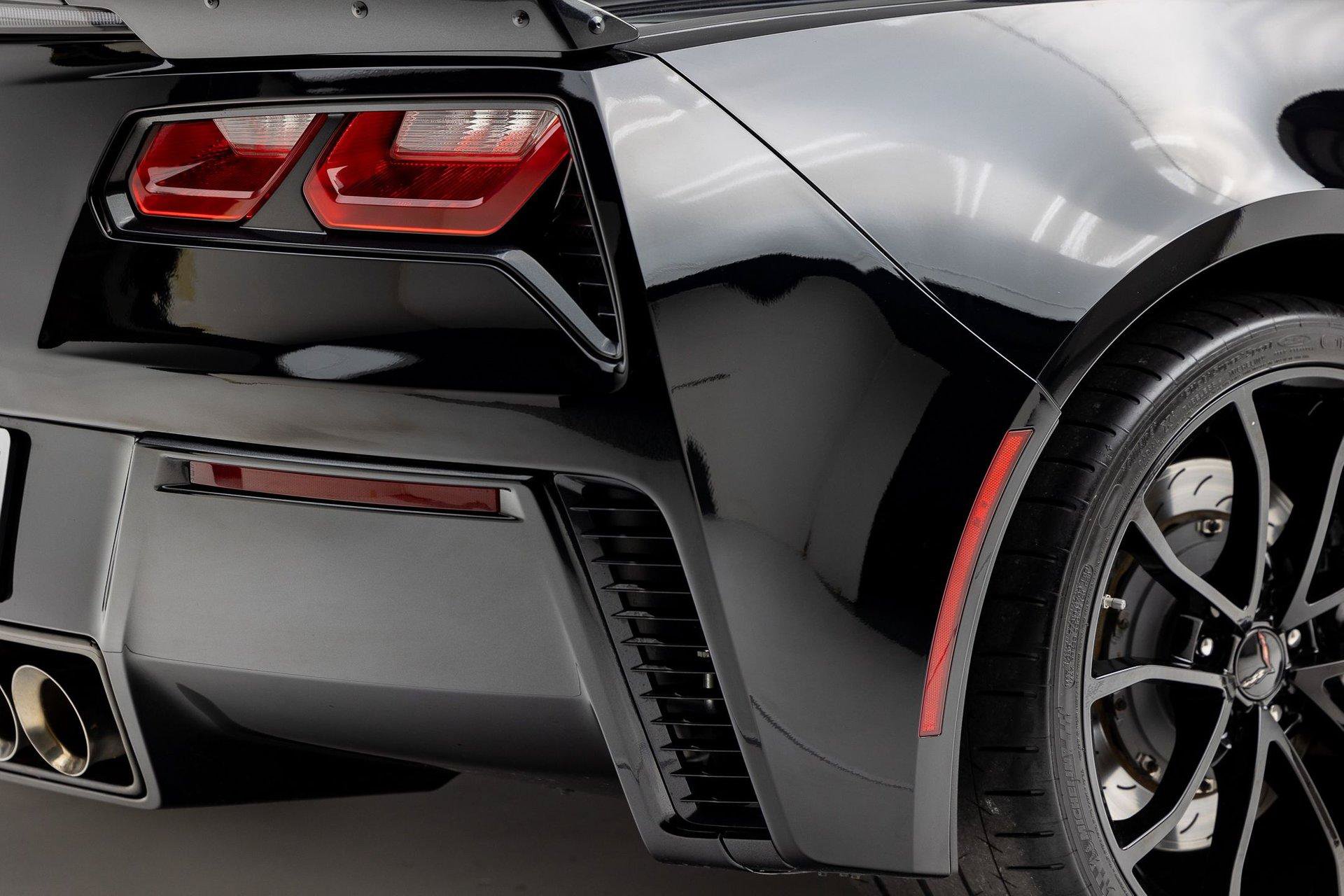 Used 2019 Chevrolet Corvette Grand Sport w/ Carbon Flash Badge Package RWD image 20