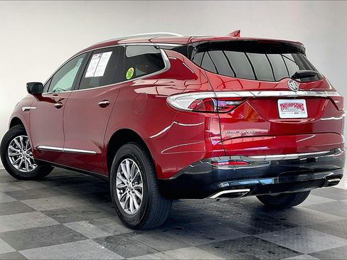 Used 2023 Buick Enclave Essence image 10