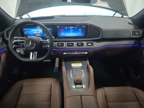 New 2026 Mercedes-Benz GLS 580 4MATIC image 18
