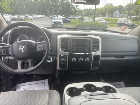 Used 2020 RAM 1500 Classic SLT AWD/4WD image 16