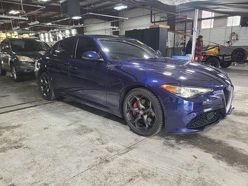 Used 2017 Alfa Romeo Giulia Ti w/ TI 19" Sport Package AWD/4WD image 15