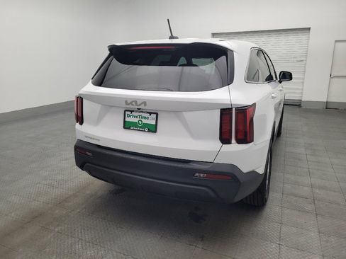 Used 2023 Kia Sorento LX image 7