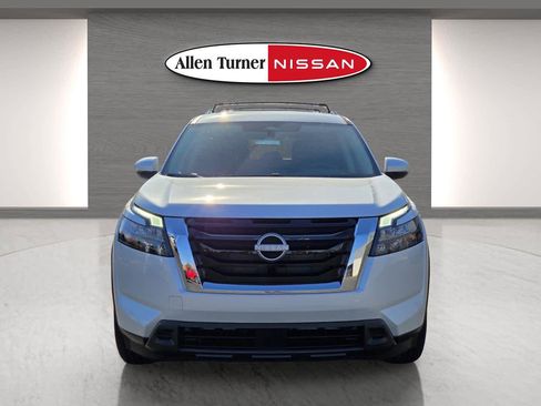 New 2025 Nissan Pathfinder SV image 4