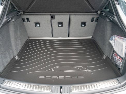 Certified 2026 Porsche Macan AWD/4WD image 27