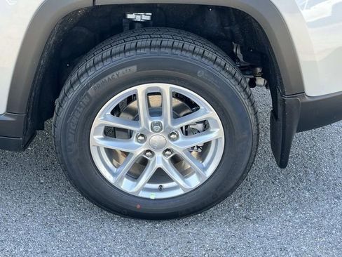 New 2025 Jeep Grand Cherokee Laredo X w/ Luxury Tech Group I image 11