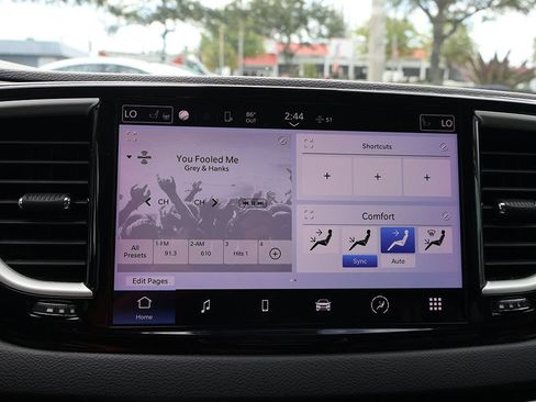Used 2023 Chrysler Pacifica Touring-L FWD image 41