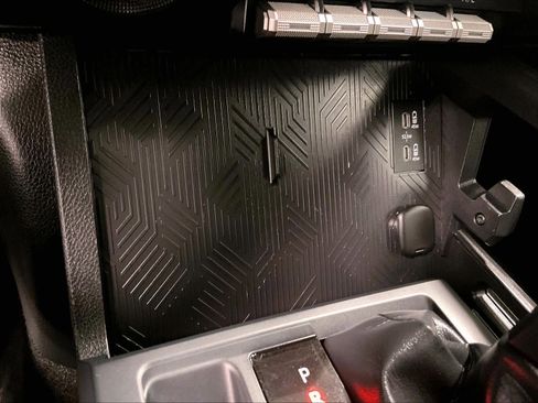 Used 2024 Toyota Tacoma TRD Off-Road image 27