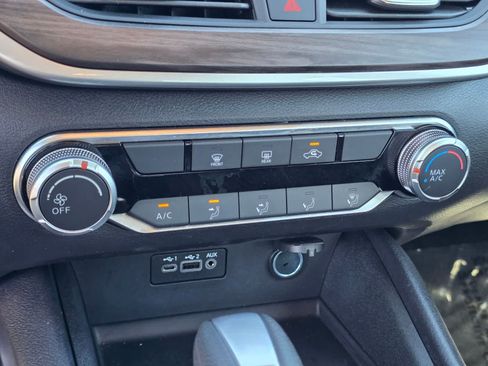 Used 2025 Nissan Altima 2.5 SV FWD image 25