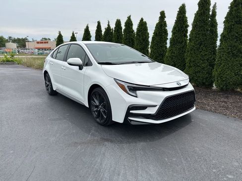 Certified 2025 Toyota Corolla SE FWD image 2