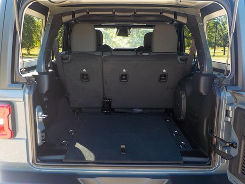 New 2026 Jeep Wrangler Unlimited Rubicon AWD/4WD image 21