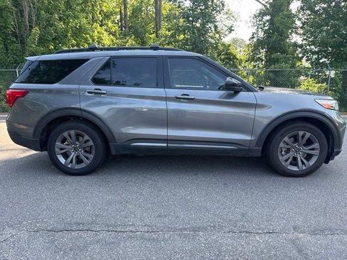 Used 2024 Ford Explorer XLT w/ Equipment Group 202A RWD image 4