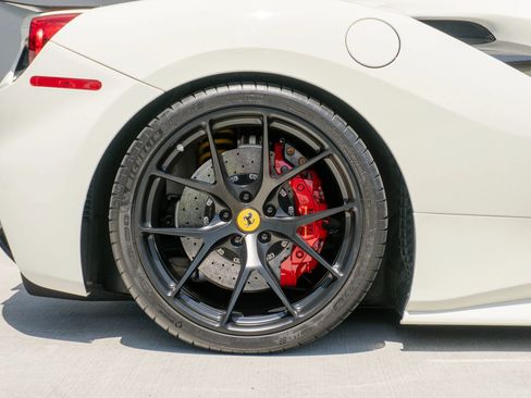 Used 2018 Ferrari 488 GTB RWD image 34
