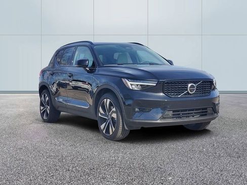 Certified 2023 Volvo XC40 B5 Plus w/ Driver Assist Package image 3