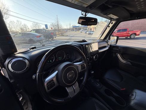 Used 2015 Jeep Wrangler Unlimited Sport AWD/4WD image 13