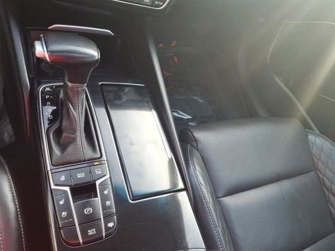 Used 2018 Kia Cadenza Limited image 11