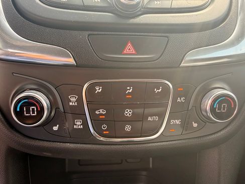 Used 2021 Chevrolet Equinox LT AWD/4WD image 26