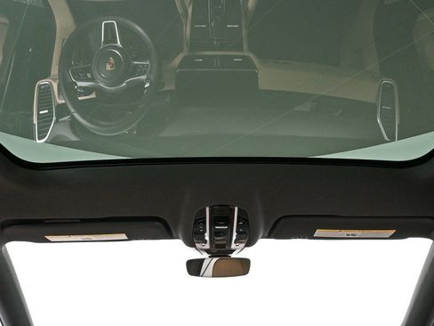 Used 2023 Porsche Cayenne Coupe w/ Premium Package image 21