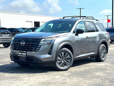 New 2026 Nissan Pathfinder SV w/ SV Premium Package FWD image 2