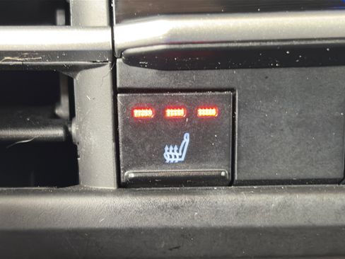 Used 2021 Toyota Sienna XLE image 29