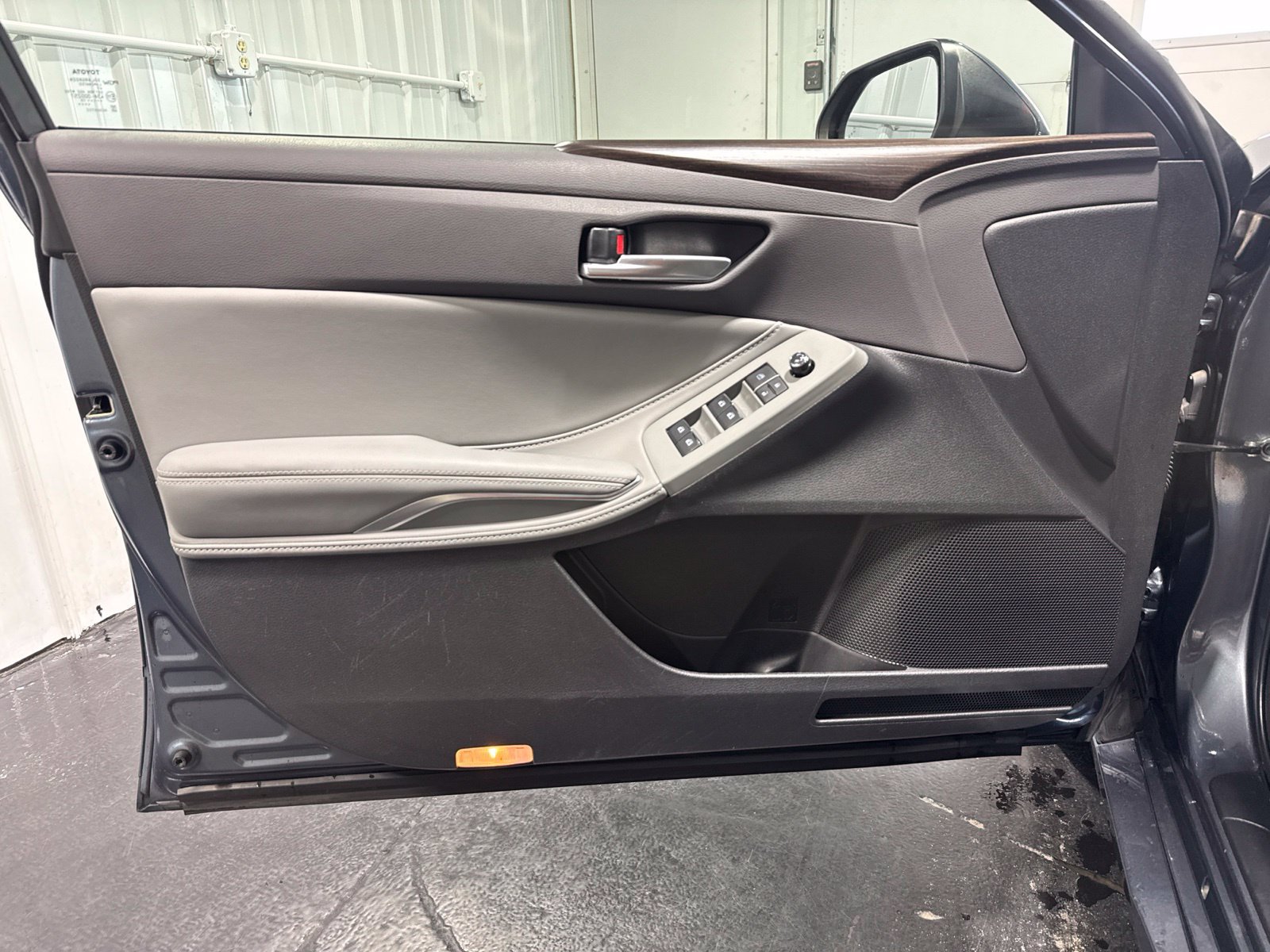 Used 2019 Toyota Avalon XLE w/ Moonroof Package FWD image 25