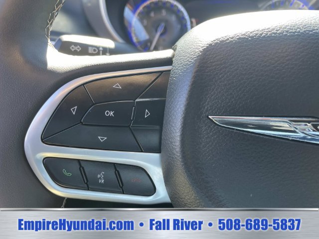 Used 2025 Chrysler Pacifica Select FWD image 28