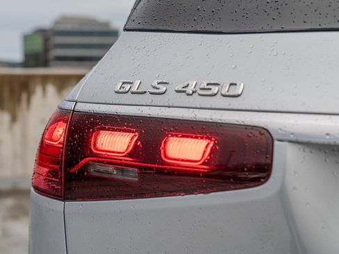 Used 2025 Mercedes-Benz GLS 450 4MATIC image 8