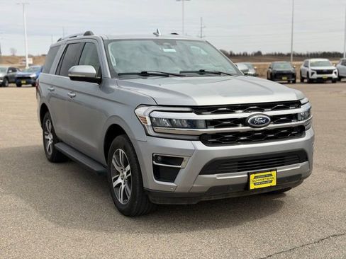 Used 2024 Ford Expedition Limited AWD/4WD image 3