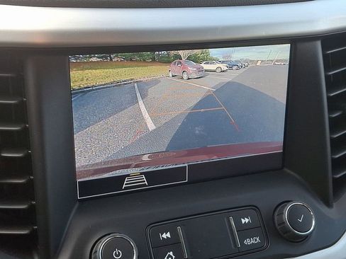 Certified 2023 GMC Acadia SLE image 18