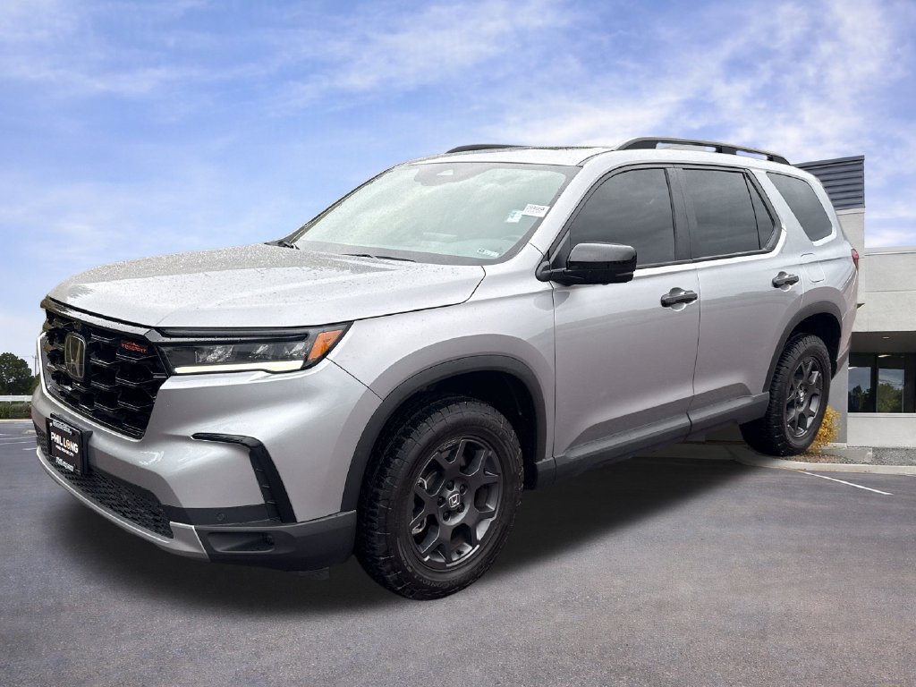 Used 2025 Honda Pilot TrailSport image 4