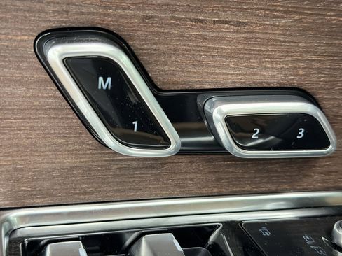 New 2026 Land Rover Range Rover SE image 12