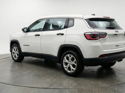 Used 2025 Jeep Compass Latitude AWD/4WD image 6