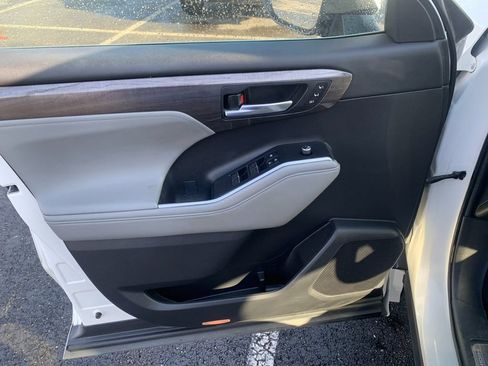 Used 2020 Toyota Highlander Limited AWD/4WD image 12