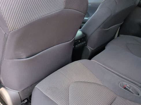 Used 2023 Toyota Highlander LE FWD image 18