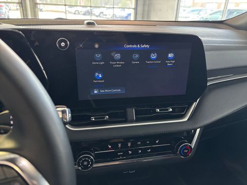 Used 2025 Chevrolet Equinox LT image 27