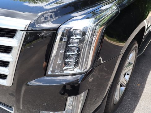 Used 2017 Cadillac Escalade Premium Luxury RWD image 11