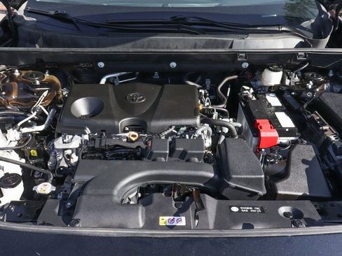 Used 2022 Toyota RAV4 XLE image 11