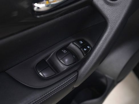 Used 2019 Nissan Rogue SV w/ Sun & Sound Touring Package image 19