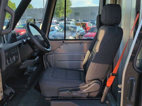 Used 2024 Chevrolet Brightdrop 400 w/ Commercial Equipment Package AWD/4WD image 17