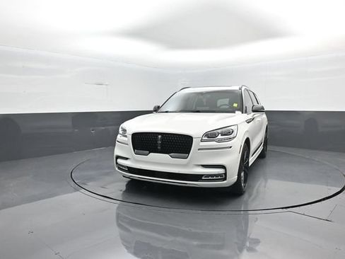 Used 2022 Lincoln Aviator Reserve w/ Equipment Group 201A AWD/4WD image 4